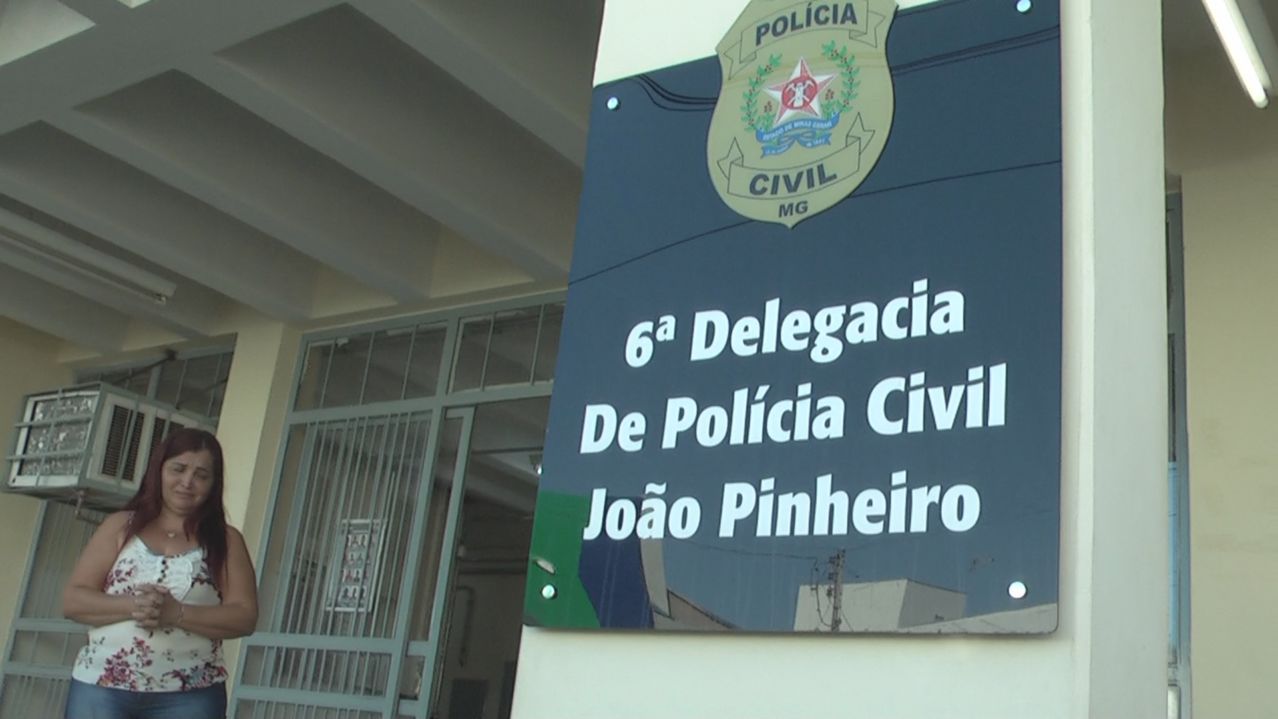 Mulher procura a polícia após marido postar e compartilhar vídeos e  figurinhas intimas dela com ele nas redes sociais - Sputnik Voz do Povo